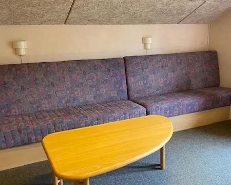 Efterskole מלון דירות Laeso